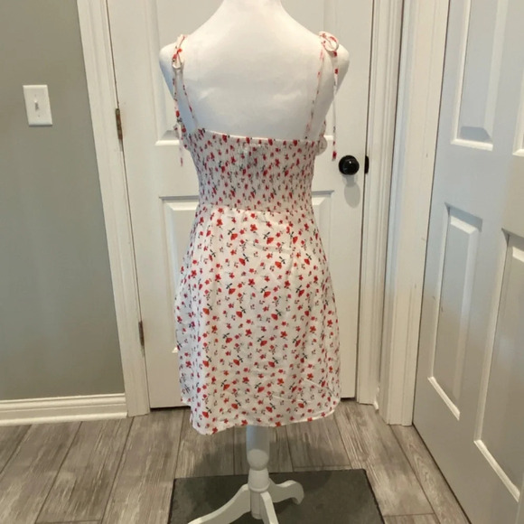 Princess Polly The Allen Mini Dress White & Red floral 16770 - Picture 7 of 13
